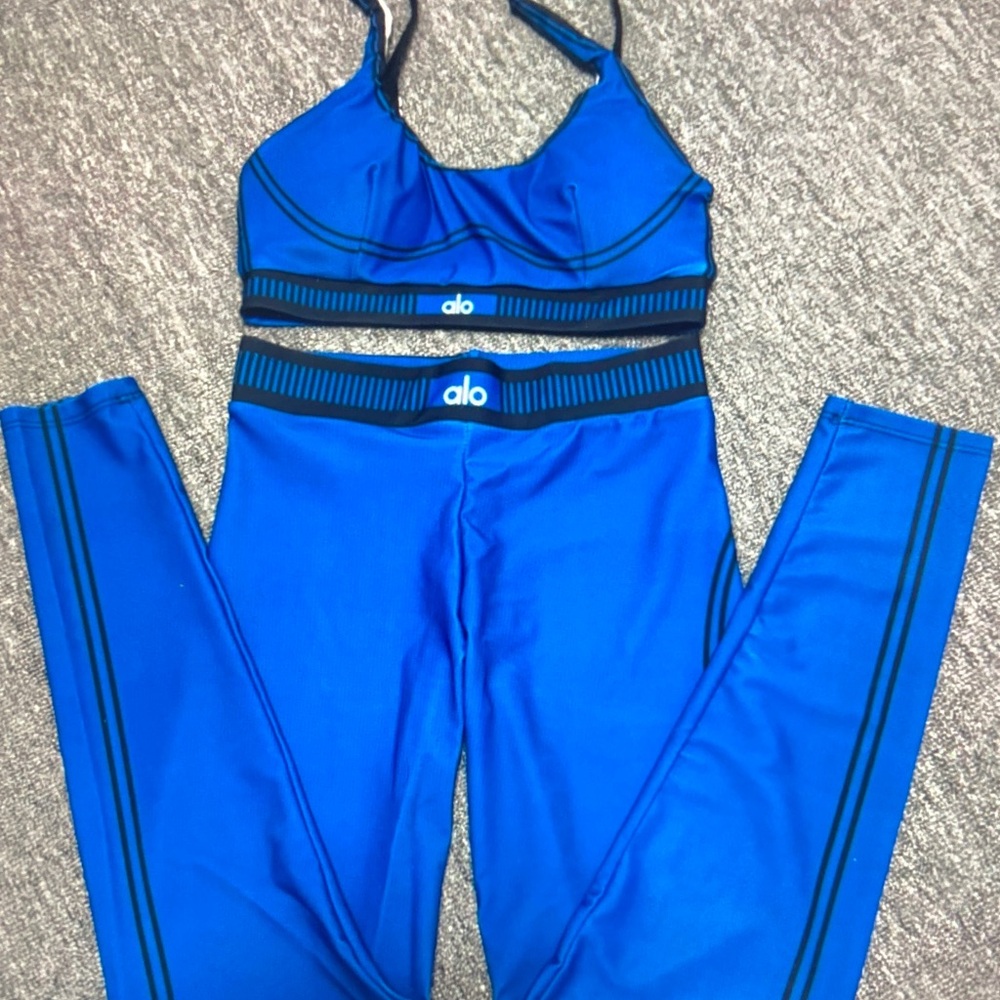 ALO Yoga Women's Bright Blue Sports Bra and Leggings Set